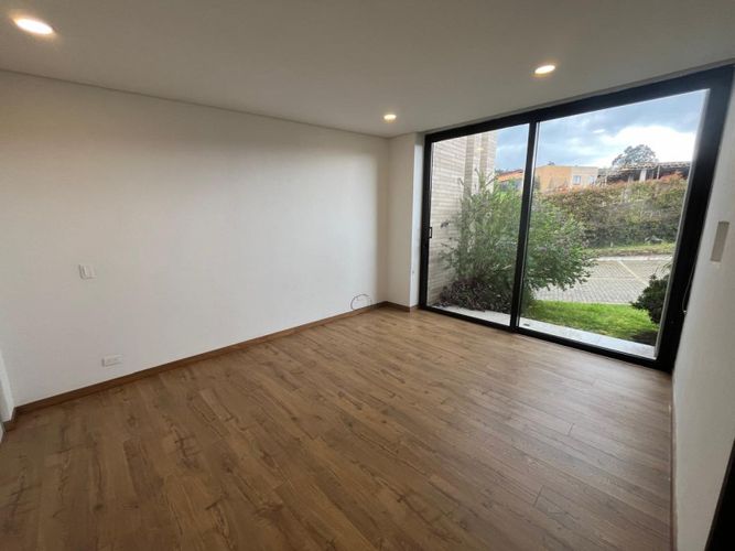 Casa de 4 alcobas en venta en Yerbabuena, Sopó, 480 m² · foto 3 de 23