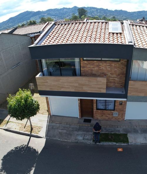 Casa de 3 alcobas en venta en La Ceja, 130 m² · foto 2 de 24