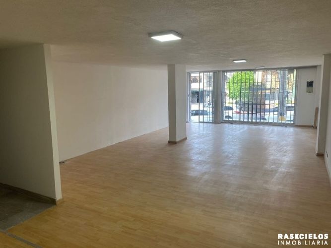 Local en arriendo en Conquistadores, Medellín, 56 m² · foto 2 de 12