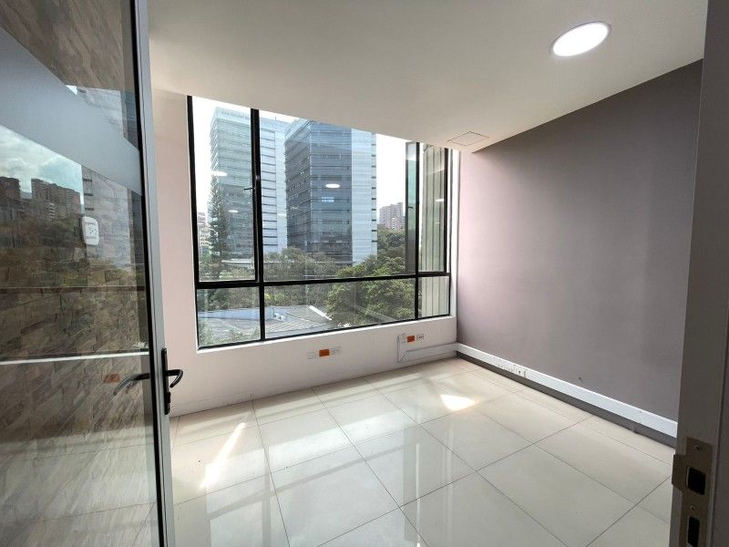 Oficina en arriendo en El Poblado, Medellín, 138 m² · foto 10 de 13