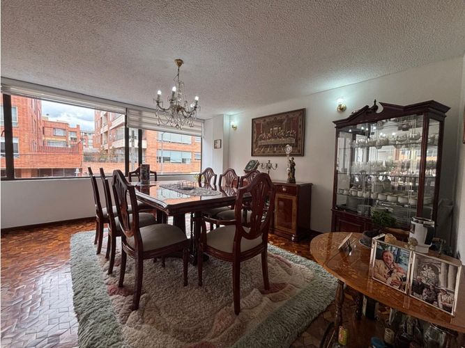 Apartamento de 4 alcobas en venta en Chicó Navarra, Bogotá, 230 m² · foto 2 de 19