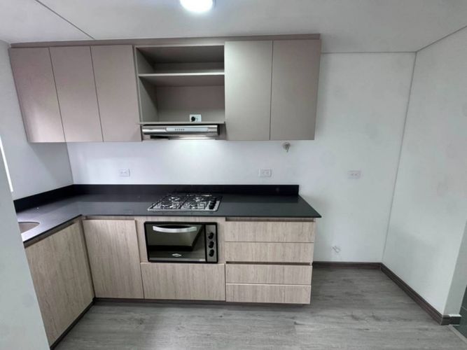 Apartamento de 3 alcobas en arriendo en Altos Del Poblado, Medellín, 70 m² · foto 9 de 24