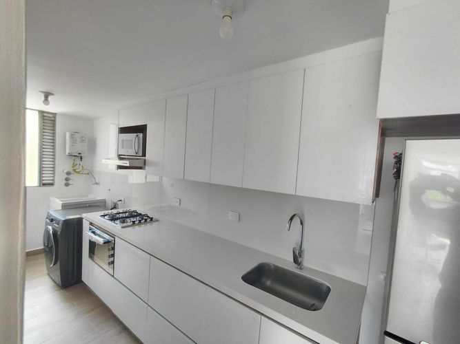 Apartamento de 3 alcobas en arriendo en La Aguacatala, Medellín, 90 m² · foto 2 de 20