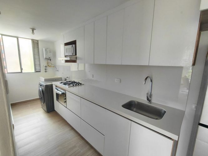 Apartamento de 3 alcobas en arriendo en La Aguacatala, Medellín, 90 m² · foto 3 de 20
