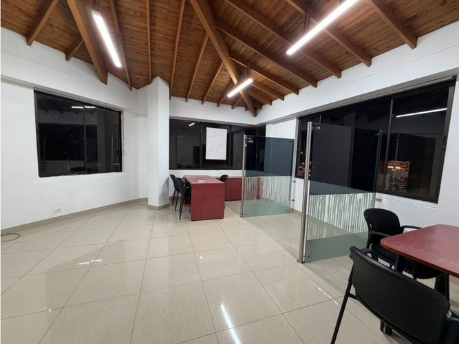 Oficina en arriendo en Conquistadores, Medellín, 34 m² · foto 2 de 9