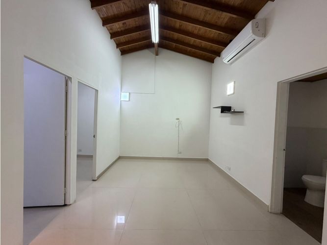 Oficina en arriendo en Conquistadores, Medellín, 36 m² · foto 2 de 3