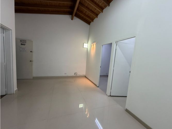 Oficina en arriendo en Conquistadores, Medellín, 36 m² · foto 3 de 3
