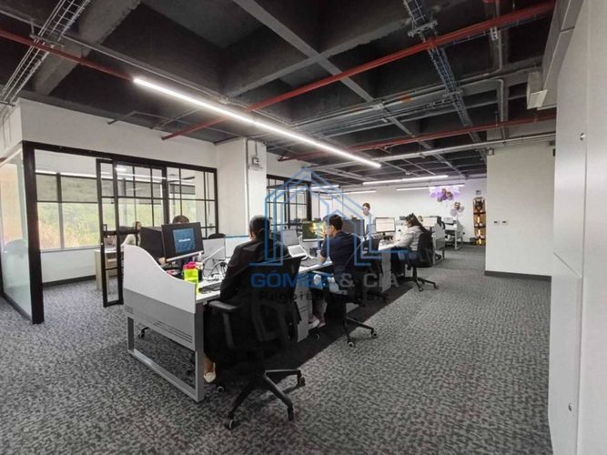 Oficina en arriendo en Las Palmas, Medellín, 230 m² · foto 2 de 13