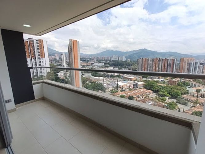 Apartamento de 2 alcobas en arriendo en Prados De Sabaneta, Sabaneta, 75 m² · foto 3 de 12