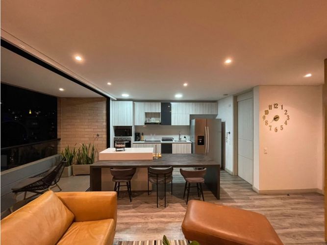 Apartamento de 2 alcobas en venta en El Poblado, Medellín, 92 m² · foto 2 de 10