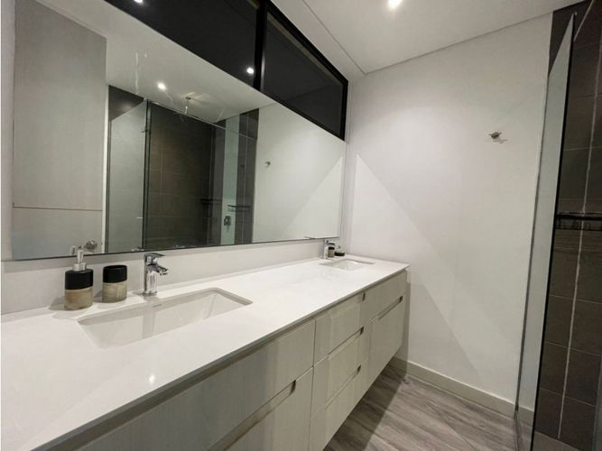 Apartamento de 2 alcobas en venta en El Poblado, Medellín, 92 m² · foto 8 de 10