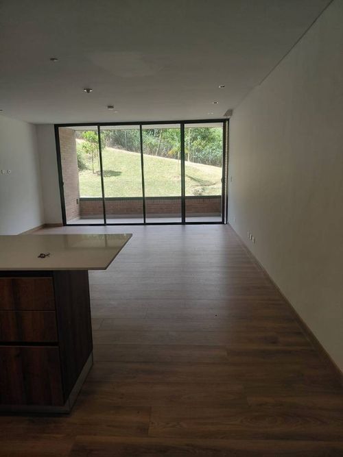Apartamento de 2 alcobas en arriendo en El Poblado, Medellín, 105 m² · foto 2 de 24