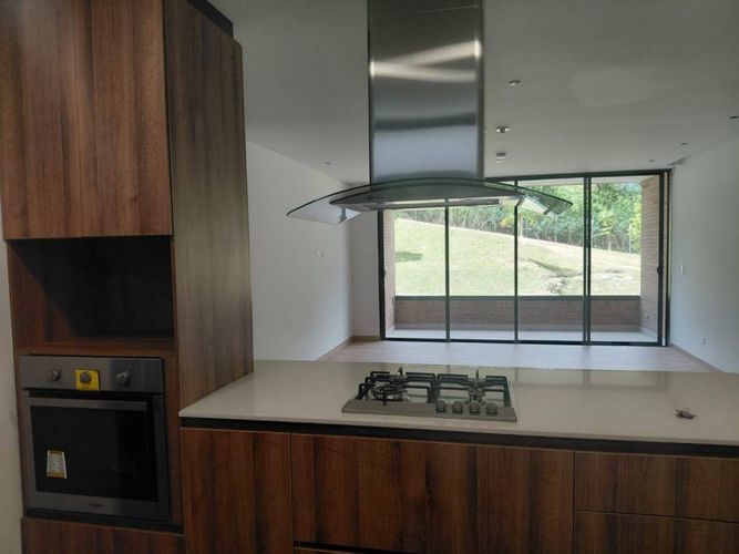 Apartamento de 2 alcobas en arriendo en El Poblado, Medellín, 105 m² · foto 4 de 24