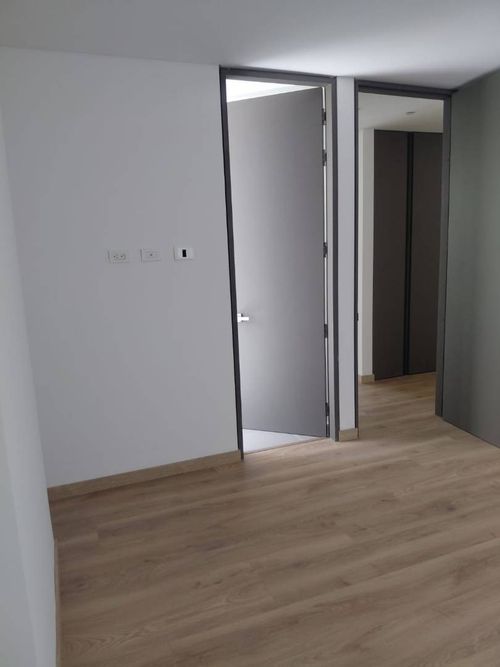 Apartamento de 2 alcobas en arriendo en El Poblado, Medellín, 105 m² · foto 16 de 24