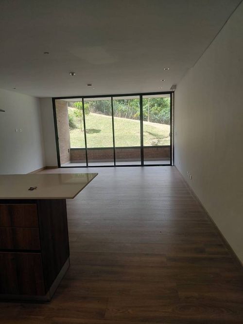 Apartamento de 2 alcobas en arriendo en El Poblado, Medellín, 105 m² · foto 3 de 24