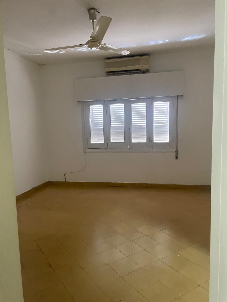ALQUILO AMPLIA CASA PARA COMERCIO, OFICINAS O CONSULTORIO EN EL CENTRO DE ASUNCION — foto 2