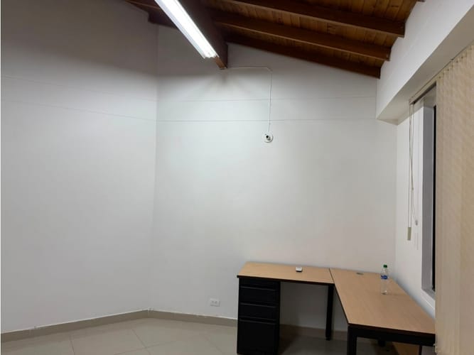 Oficina en arriendo en Conquistadores, Medellín, 24 m² · foto 3 de 9