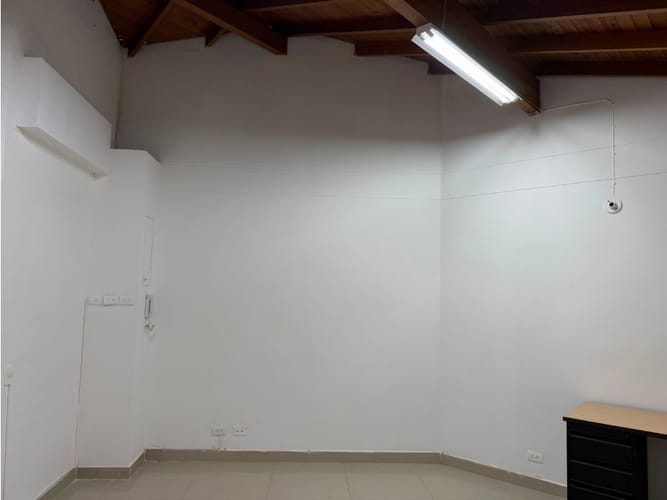 Oficina en arriendo en Conquistadores, Medellín, 24 m² · foto 5 de 9