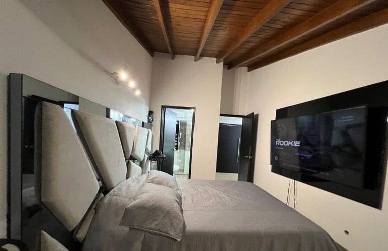 Casa de 3 alcobas en venta en Loma Del Chocho, Envigado, 270 m² · foto 4 de 24