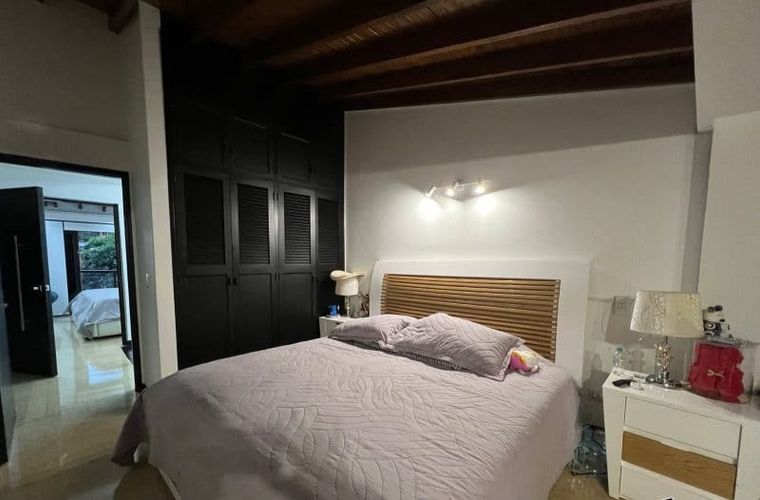 Casa de 3 alcobas en venta en Loma Del Chocho, Envigado, 270 m² · foto 13 de 24