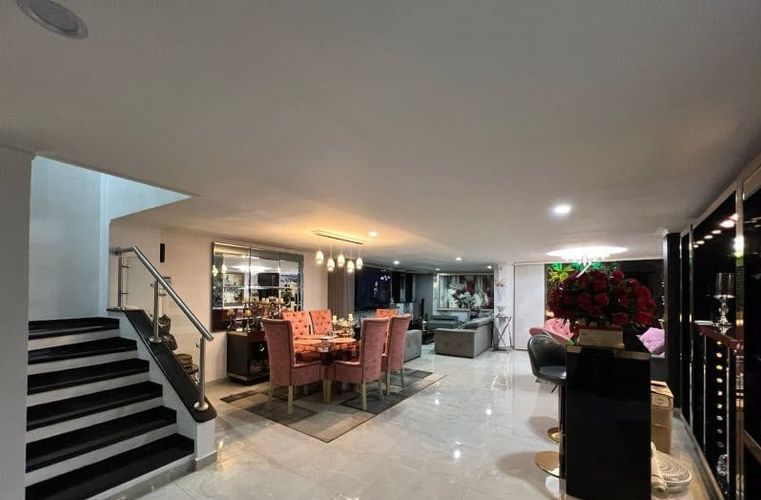 Casa de 3 alcobas en venta en Loma Del Chocho, Envigado, 270 m² · foto 23 de 24