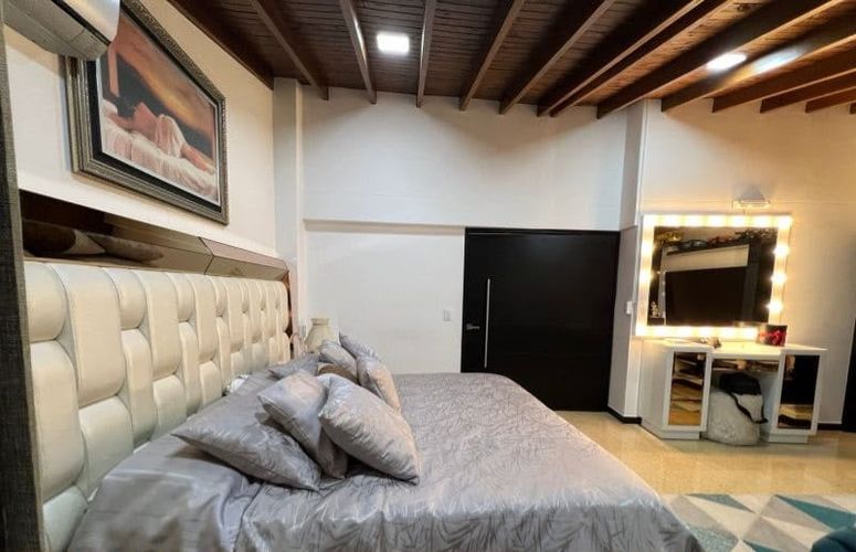 Casa de 3 alcobas en venta en Loma Del Chocho, Envigado, 270 m² · foto 10 de 24