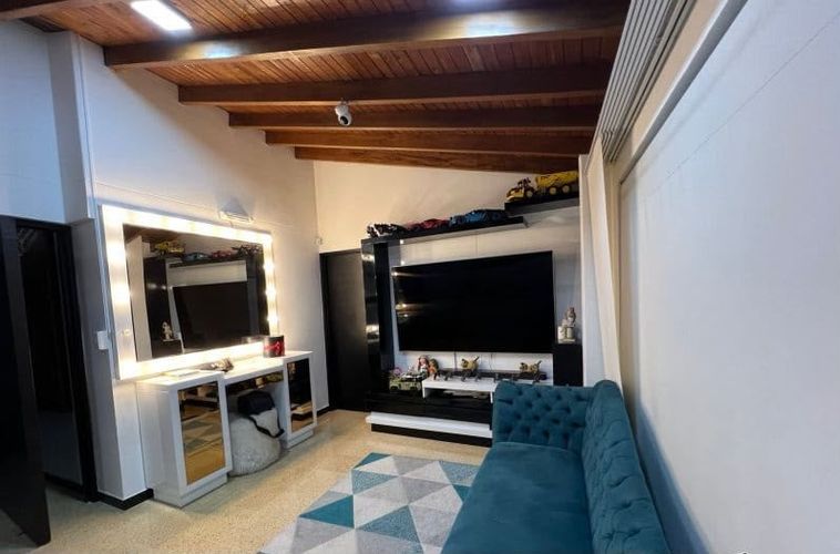 Casa de 3 alcobas en venta en Loma Del Chocho, Envigado, 270 m² · foto 17 de 24