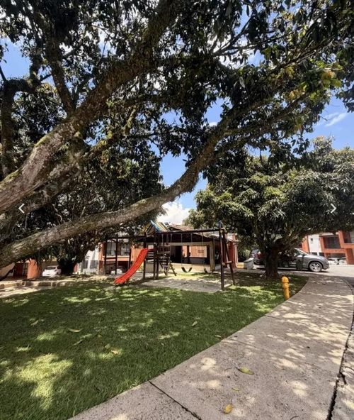 Casa de 3 alcobas en venta en Loma Del Chocho, Envigado, 270 m² · foto 9 de 24
