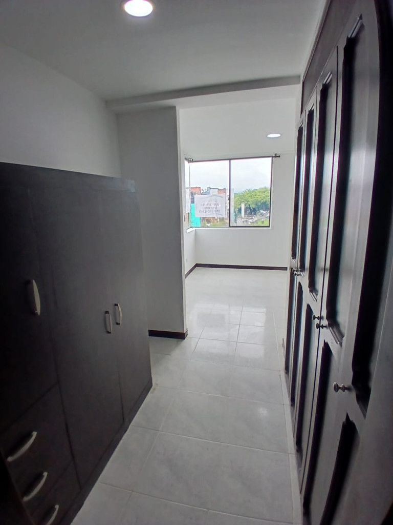 Apartamento en venta en Pinares, Pereira · foto 3 de 21