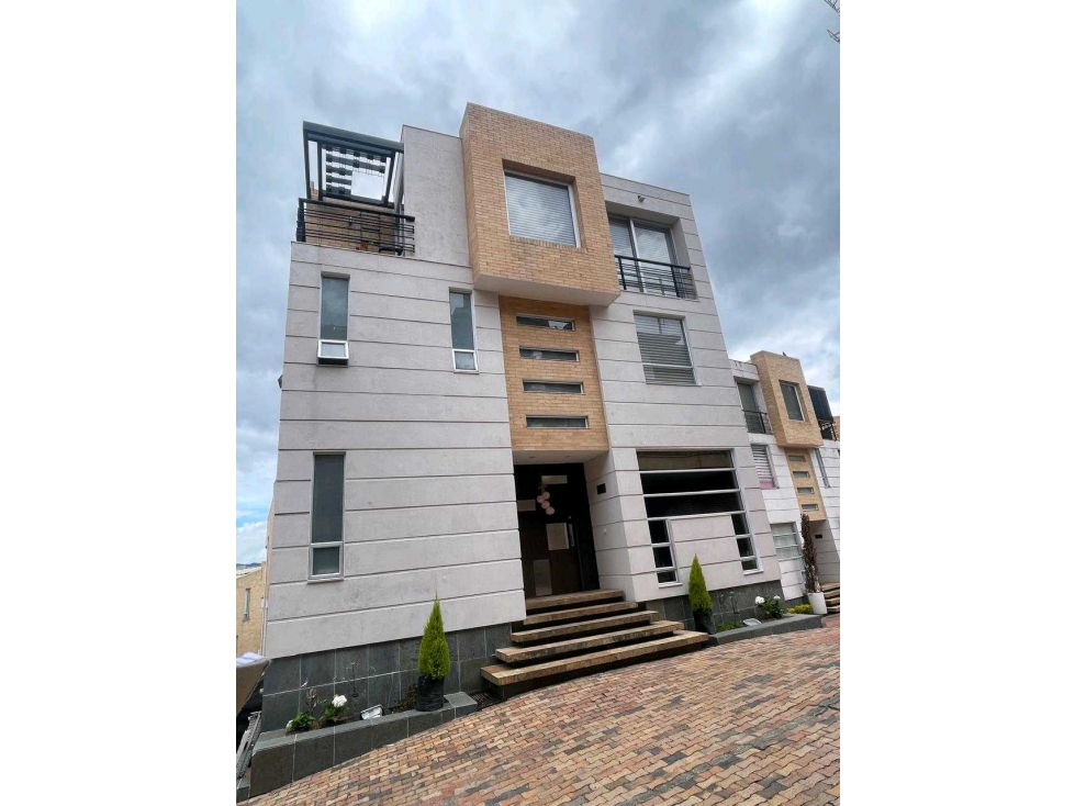 Casa en venta en Cerros De Suba, Bogotá · foto 2 de 7