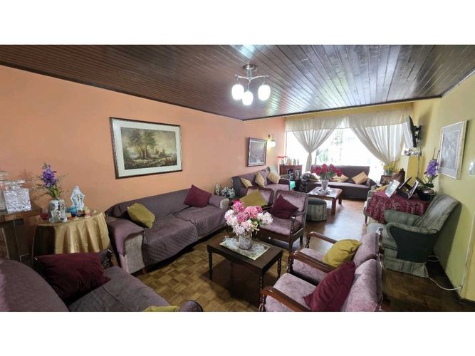 Casa de 3 alcobas en venta en Pontevedra, Bogotá, 407 m² · foto 3 de 21