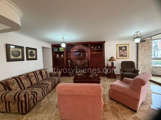 Apartamento de 4 alcobas en venta en La Florida, Medellín, 210 m² · foto 2 de 24
