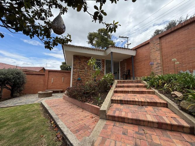 Casa de 4 alcobas en venta en San Jose De Bavaria, Bogotá, 600 m² · foto 23 de 24