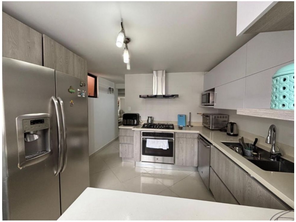 4BR House in El Poblado (220 m²) for Sale - 2