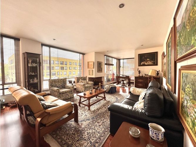 Apartamento de 3 alcobas en venta en Chicó Reservado, Bogotá, 166 m² · foto 2 de 18