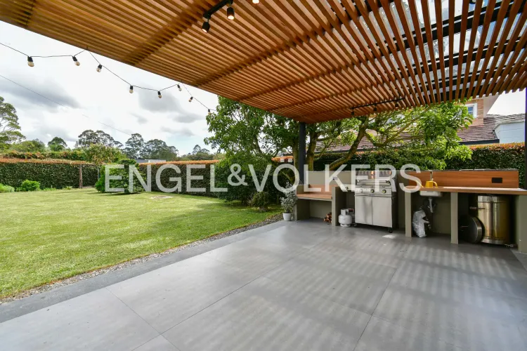Casa de 4 alcobas en venta en Llano Grande, Rionegro, 305 m² · foto 2 de 13