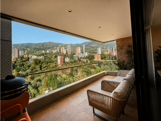 Apartamento de 3 alcobas en venta en El Poblado, Medellín, 130 m² · foto 4 de 10