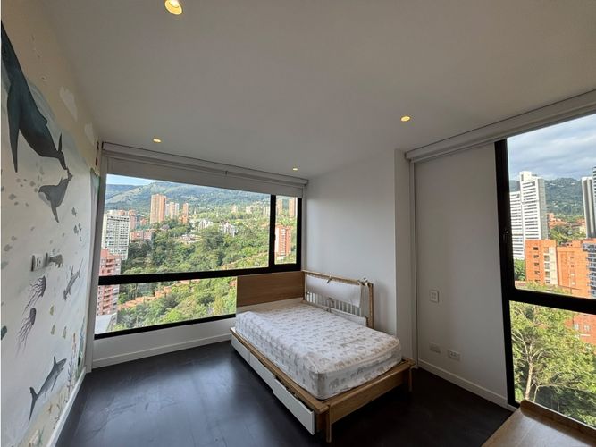 Apartamento de 3 alcobas en venta en El Poblado, Medellín, 130 m² · foto 6 de 10