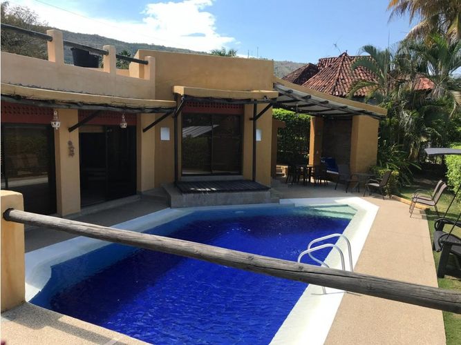 Casa de 3 alcobas en venta en Las Varas, Ricaurte, 231 m² · foto 2 de 24