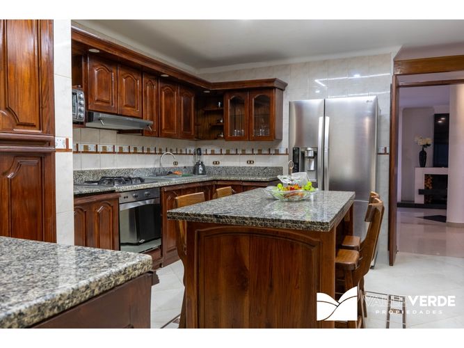 Casa de 4 alcobas en venta en El Poblado, Medellín, 425 m² · foto 4 de 18