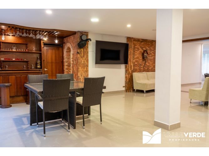 Casa de 4 alcobas en venta en El Poblado, Medellín, 425 m² · foto 8 de 18