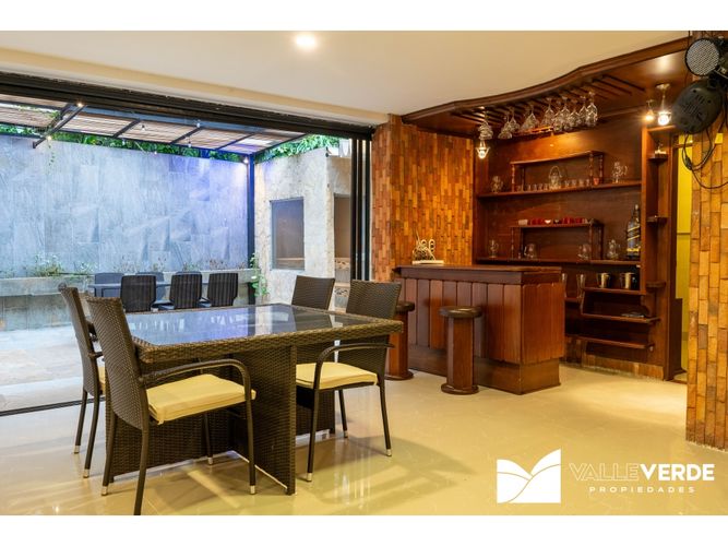 Casa de 4 alcobas en venta en El Poblado, Medellín, 425 m² · foto 9 de 18