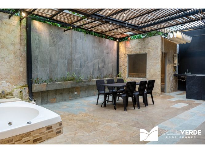 Casa de 4 alcobas en venta en El Poblado, Medellín, 425 m² · foto 10 de 18