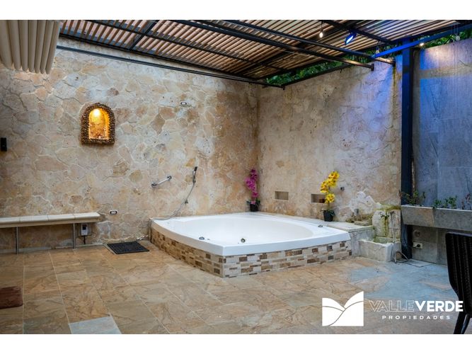 Casa de 4 alcobas en venta en El Poblado, Medellín, 425 m² · foto 11 de 18