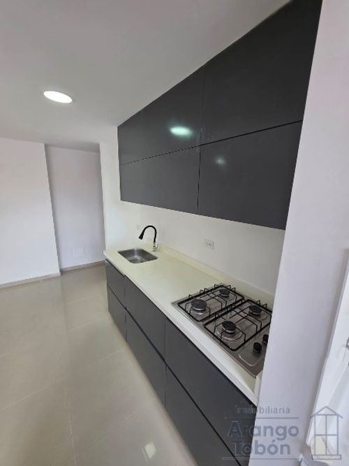 Apartamento de 3 alcobas en venta en Niquia, Bello, 61 m² · foto 3 de 11