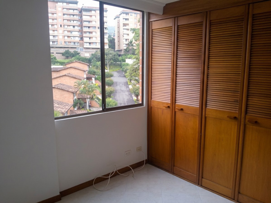 Apartamento en arriendo en Loma Del Esmeraldal, Envigado · foto 10 de 13