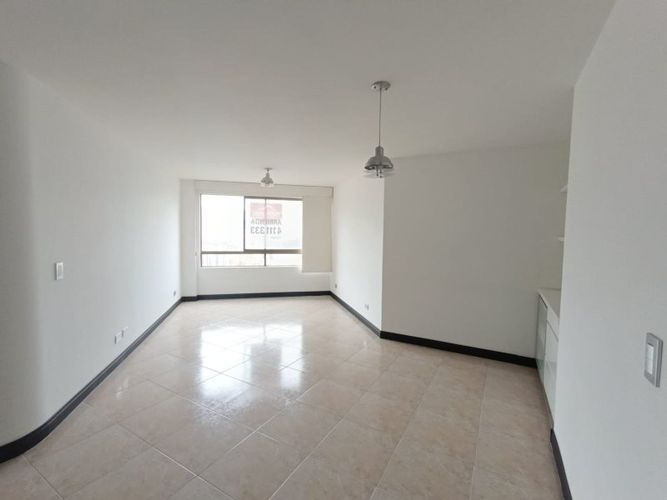 Apartamento de 3 alcobas en arriendo en Castropol, Medellín, 86 m² · foto 2 de 18