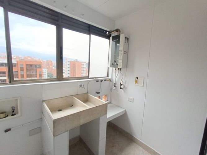 Apartamento de 3 alcobas en arriendo en Castropol, Medellín, 86 m² · foto 7 de 18