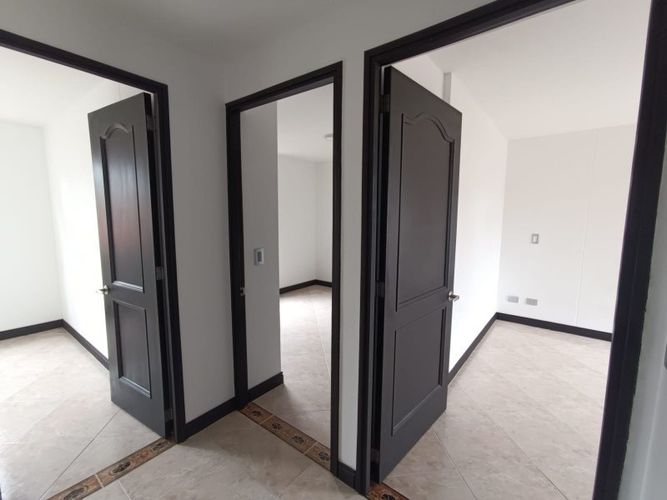 Apartamento de 3 alcobas en arriendo en Castropol, Medellín, 86 m² · foto 10 de 18