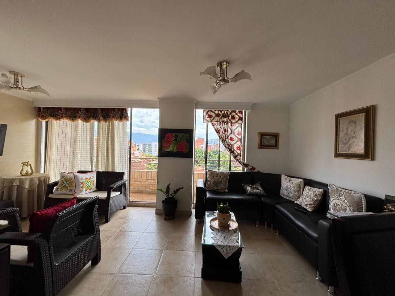Apartamento de 3 habitaciones en venta en Laureles, Medellín — imagen 1 de 30